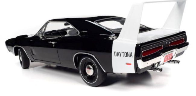 Auto World Dodge Charger Daytona 1969 — черный/белый