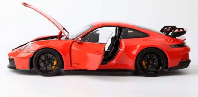 ПЕРВЫЙ ВЗГЛЯД: Norev Porsche 911 (992) GT3 — оранжевый