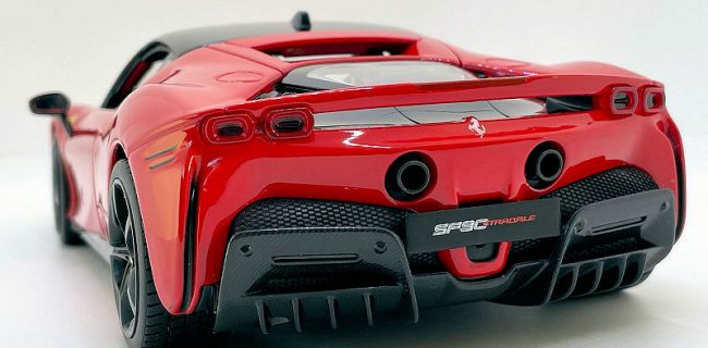 ПЕРВЫЙ ВЗГЛЯД: Bburago Race & Play 1:18 Ferrari SF 90 Stradale