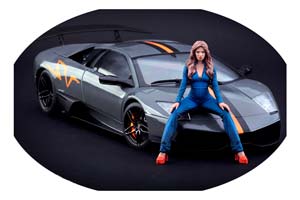 ФИГУРКА КОЛЛЕКЦИОННАЯ GRID GIRL IN BLUE РУЧНАЯ РАБОТА В МАСШТАБЕ 1:18 СИДЯЩАЯ ДЕВУШКА В СИНЕМ