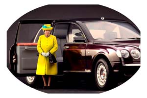 ФИГУРКА КОЛЛЕКЦИОННАЯ QUEEN ELIZABETH II IN YELLOW РУЧНАЯ РАБОТА В МАСШТАБЕ 1:18 КОРОЛЕВА ЕЛИЗАВЕТА II В ЖЕЛТОМ ПАЛЬТО