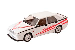 ALFA ROMEO 75 TURBO EVOLUZIONE 1987 БЕЛЫЙ С КРАСНЫМ