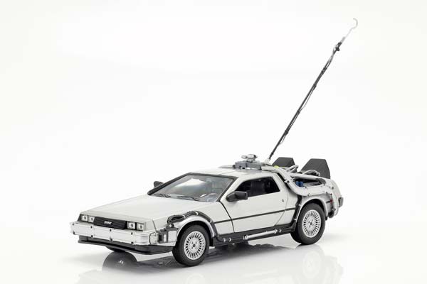 DELOREAN DMC-12 ИЗ ТРИЛОГИИ НАЗАД В БУДУЩЕЕ (BACK TO THE FUTURE PT.I PT.II PT.III) НАБОР ИЗ 3-Х МОДЕЛЕЙ