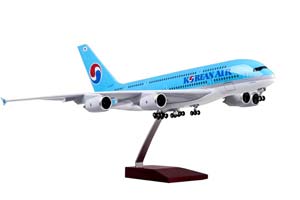 AIRBUS A380 KOREAN AIR / ЭЙРБАС А380 КОРЕЙСКИЕ АВИАЛИНИИ  (С ПОДСВЕТКОЙ САЛОНА/ДЛИНА 47 СМ)