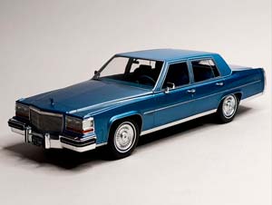 CADILLAC FLEETWOOD BROUGHAM 1982 BLUE MCG 1:18