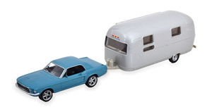 FORD MUSTANG 1968 BLUE METALLIC + КЕМПЕР-ТРЕЙЛЕР AIRSTREAM CARAVAN