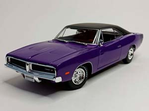 DODGE CHARGER R/T 1969 PLUM CRAZY 1:18 MAISTO