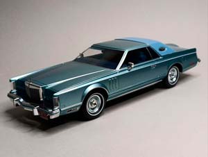 LINCOLN CONTINENTAL MARK V - BLUE 1:18 MCG