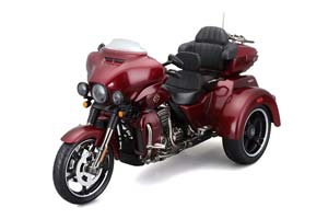 HARLEY-DAVIDSON CVO TRI GLIDE 2021 RED METALLIC / ХАРЛЕЙ ДЭВИДСОН ТРИЦИКЛ КРАСНЫЙ МЕТАЛЛИК (ДЛИНА 22 СМ)