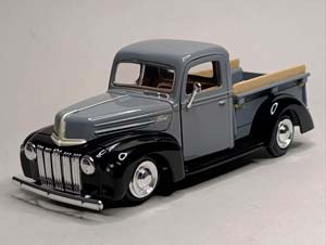 FORD PICKUP JAILBAR (1942-47) GREY 1:24 MOTORMAX