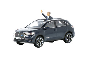 CITROEN DS7 CROSSBACK С ФИГУРКОЙ ПРЕЗИДЕНТА ФРАНЦИИ Э.МАКРОНА 2017 DARK BLUE
