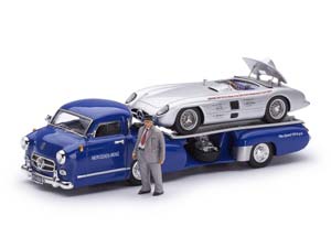 MERCEDES-BENZ RENNTRANSPORTER (BLUE WONDER) С ГОНОЧНЫМ 300 SLR W196 И ФИГУРКОЙ АЛЬФРЕДА НОЙБАУЭРА