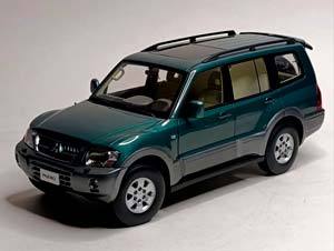 MITSUBISHI PAJERO III (V73) GREEN 1:18 YC MODEL