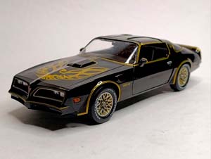 PONTIAC TRANS AM 1977 "SMOKEY AND BANDIT" 1:18