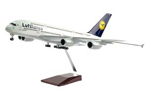 AIRBUS A380 LUFTHANSA / МОДЕЛЬ САМОЛЕТА A380 ЭЙРБАС ЛЮФТГАНЗА (С ОСВЕЩЕНИЕМ САЛОНА НА ШАССИ ДЛИНА 46 СМ)