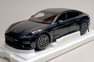 PORSCHE PANAMERA TURBO S 2020 MINICHAMPS 1:18