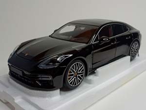 PORSCHE PANAMERA TURBO S BLACK - 2020 1:18