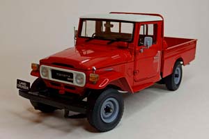 TOYOTA LAND CRUISER 40 4X4 PICKUP 1:18 KYOSHO