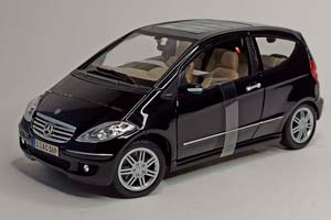 MERCEDES A CLASS COUPE BLACK 1:18 MAISTO