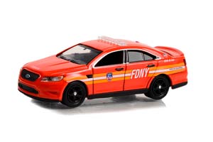 FORD POLICE INTERCEPTOR SEDAN FIRE DEPARTMENT CITY OF NEW YORK (FDNY) EMS DIVISION 4 2016 (ДЛИНА МОДЕЛИ 6-10 СМ)