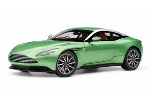 ASTON MARTIN DB11 2018 GREEN