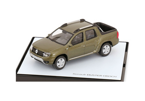 RENAULT DUSTER OROCH 2015 DARK GREEN METALLIC