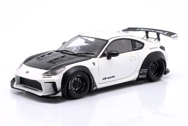 TOYOTA GR86 LBWK BODY KIT 2024 WHITE BLACK