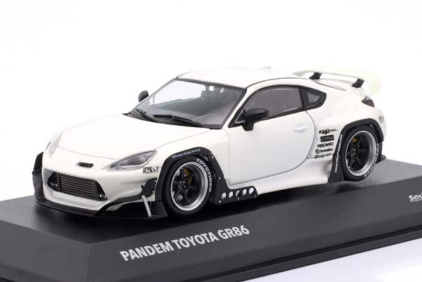 TOYOTA GR86 PANDEM ROCKET BUNNY WHITE