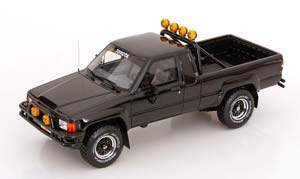 TOYOTA HILUX SR5 BACK TO THE FUTURE 1985 BLACK