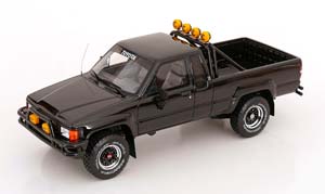 TOYOTA HILUX SR5 BACK TO THE FUTURE 1985 BLACK