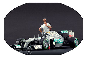 ФИГУРКА КОЛЛЕКЦИОННАЯ MICHAEL SСHUMACHER В КОСТЮМЕ MERCEDES РУЧНАЯ РАБОТА В МАСШТАБЕ 1:18 МИХАЭЛЬ ШУМАХЕР