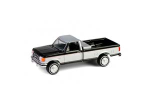 FORD F-250 ПИКАП С ЯЩИКОМ ИНСТРУМЕНТОВ 1990 RAVEN BLACK/MEDIUM SILVER METALLIC (ДЛИНА МОДЕЛИ 6-10 СМ)