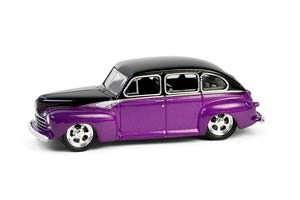 FORD FORDOR SUPER DELUXE 1946 DARK PURPLE METALLIC/BLACK (ДЛИНА МОДЕЛИ 6-10 СМ)