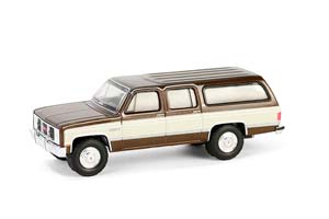 GMC SUBURBAN 1986 INDIAN BRONZE/DOESKIN TAN (ДЛИНА МОДЕЛИ 6-10 СМ)