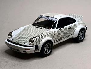 PORSCHE 911 + ФИГУРКА "WALTER ROHRL" 1:18 SCHUCO