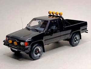 TOYOTA HILUX SR5 "BACK TO THE FUTURE"-1985 1:18