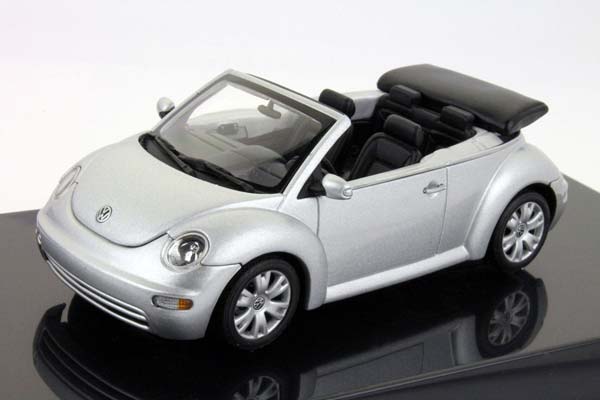 VOLKSWAGEN VW NEW BEETLE CONVERTIBLE (TYPE 9C) REFLEX SILVER METALLIC AUTOART / ФОЛЬКСВАГЕН НЕВ БИТЛЕ КОНВЕРТИБЛЕ ТЙПЕ 9C РЕФЛЕКС СЕРЕБРИСТЫЙ МЕТАЛЛИК АУТОАРТ