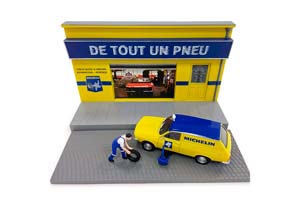 RENAULT 12 ФУРГОН MICHELIN, ДИОРАМА С ФИГУРКОЙ ШИНОМОНТАЖ / РЕНО 12 МИЧЕЛИН ЖЕЛТЫЙ