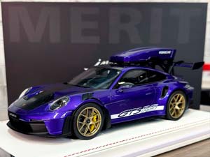 PORSCHE 911 (992) GT3 RS LUGGAGE VIOLA PURPLE METALLIC/WHITE LIVERY WITH GOLD WHEELS / ПОРШЕ 911 992 GT3 RS LUGGAGE VIOLA PURPLE МЕТАЛЛИК/БЕЛЫЙ ЛИВРЕЯ С ЗОЛОТЫМИ КОЛЕСАМИ