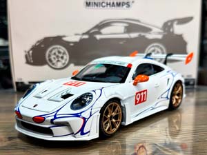 PORSCHE 911 (992) GT3RS 2023 WHITE/ORANGE DECOR / ПОРШЕ 911 992 GT3 RS БЕЛЫЙ/ОРАНЖЕВЫЙ ДЕКОР