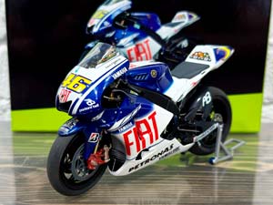 YAMAHA YZR M1 TEAM FIAT YAMAHA VALENTINO ROSSI 7TH WORLD CHAMPION TITLE MOTOGP 2009 / YAMAHA YZR M1 КОМАНДА ФИАТ YAMAHA ВАЛЕНТИНО РОССИ 7 МЕСТО ЧЕМПИОН МИРА ТИТУЛ MOTOGP