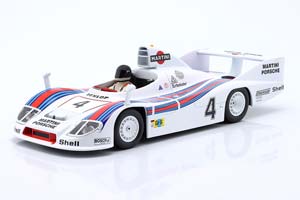 SET: PORSCHE 936 MARTINI #4 WINNER 24H LEMANS 1977 WITH DRIVER FIGURE BLACK HELMET / НАБОР ПОРШЕ 936 МАРТИНИ ПОБЕДИТЕЛЬ 24 ЧАСА ЛЕ-МАН ФИГУРКА ПИЛОТА ЧЕРНЫЙ ШЛЕМ