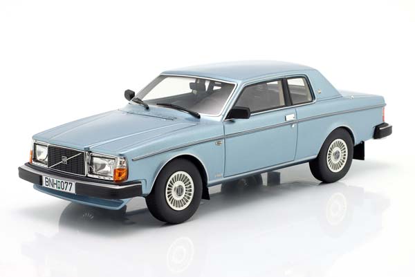 VOLVO 262C BERTONE YEAR 1981 BLUE METALLIC CULT SCALE / ВОЛЬВО 262C БЕРТОНЕ СИНИЙ МЕТАЛЛИК КУЛТ