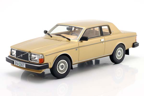 VOLVO 262C BERTONE YEAR 1981 GOLD METALLIC CULT SCALE / ВОЛЬВО 262C БЕРТОНЕ ЗОЛОТОЙ МЕТАЛЛИК КУЛТ
