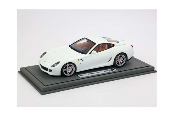 FERRARI 599 GTB FIORANO 2006 AUTOMATIC GEAR - MADE IN ITALY AVUS WHITE CUOIO COLOR INTERIOR / ФЕРРАРИ 599 ГТБ 2006 АВТОМАТ 1:18 БЕЛЫЙ