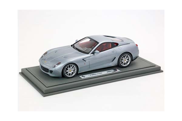 FERRARI 599 GTB FIORANO 2006 AUTOMATIC GEAR - MADE IN ITALY TITANIUM GREY BORDEAUX INTERIOR / ФЕРРАРИ 599 ГТБ 2006 АВТОМАТ 1:18 БОРДОВЫЙ