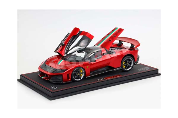 FERRARI F80 METAL DIECAST FULL OPEN ROSSO SUPERCAR AND ITALIAN STRIPE - LUXURY PACK - BASE AND CASE INCLUDED / ФЕРРАРИ Ф80 МЕТАЛ СУПЕРКАР ИТАЛИАН ПОЛОСА 1:18 КРАСНЫЙ