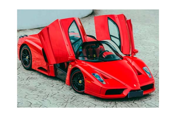 FERRARI ENZO OPEN DIECAST ROSSO CORSA - BLACK AND RED WHEELS - LUXURY PACK / ФЕРРАРИ ЭНЦО ОПЕН 1:18 КРАСНЫЙ