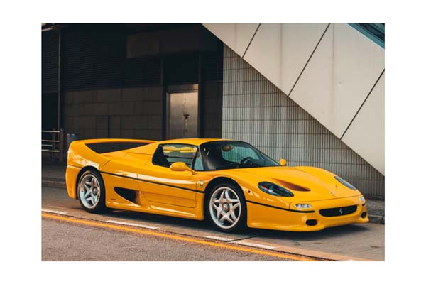 FERRARI F50 COUPE YELLOW - BLACK INTERIORS AND HEADLIGHTS / ФЕРРАРИ Ф50 КУПЕ 1:18 ЖЕЛТЫЙ