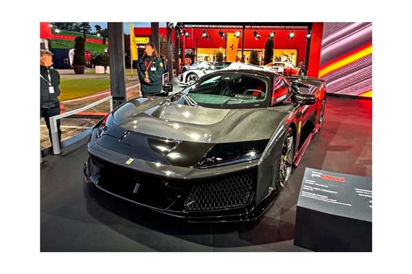 FERRARI F80 FULL CARBON BLACK / ФЕРРАРИ Ф80 ФУЛЛ КАРБОН 1:18 ЧЕРНЫЙ